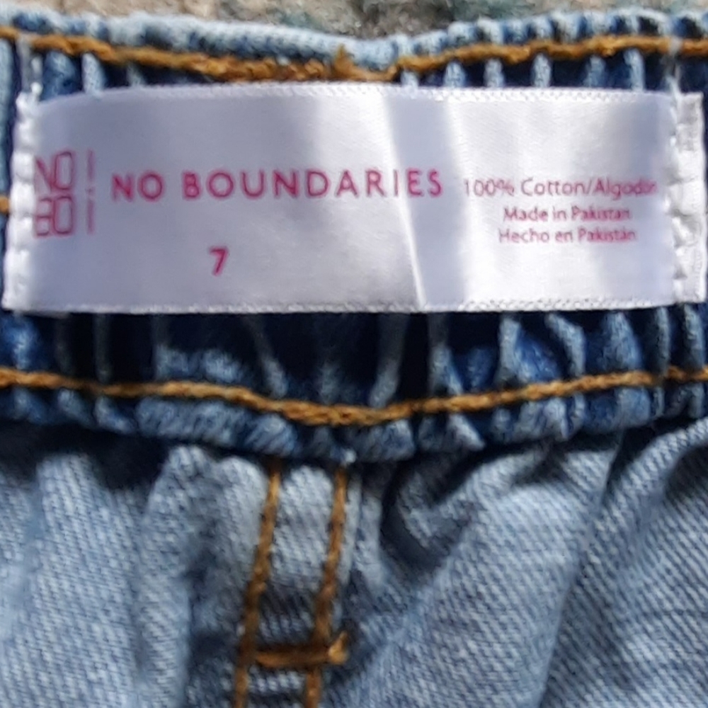 Shorts - Picture 3 of 3